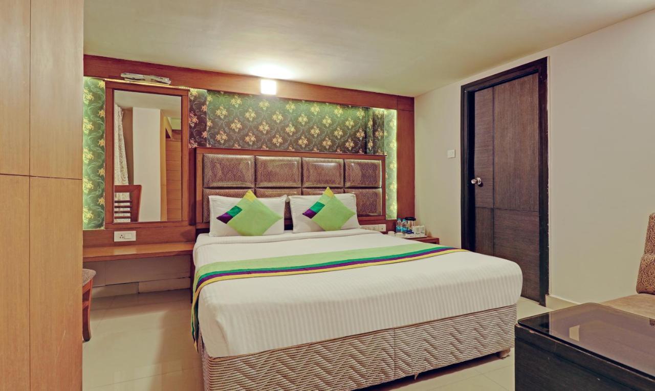 Pine Tree Boutique Hotel Chennai Exteriör bild
