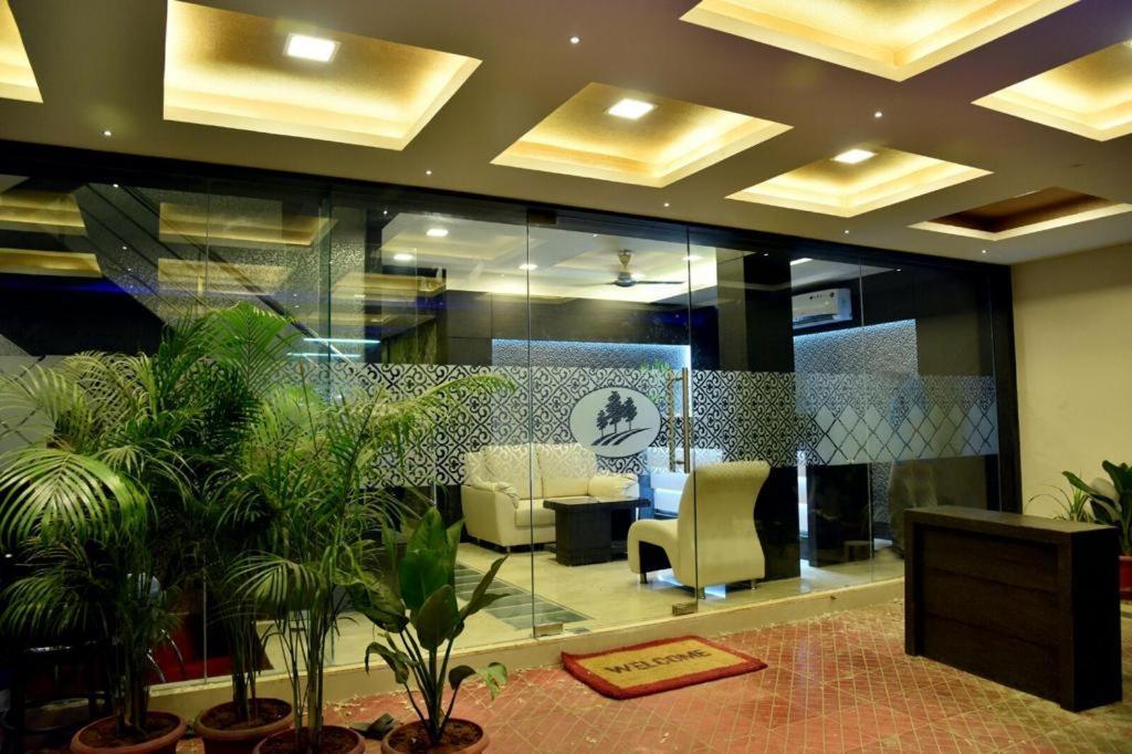 Pine Tree Boutique Hotel Chennai Exteriör bild
