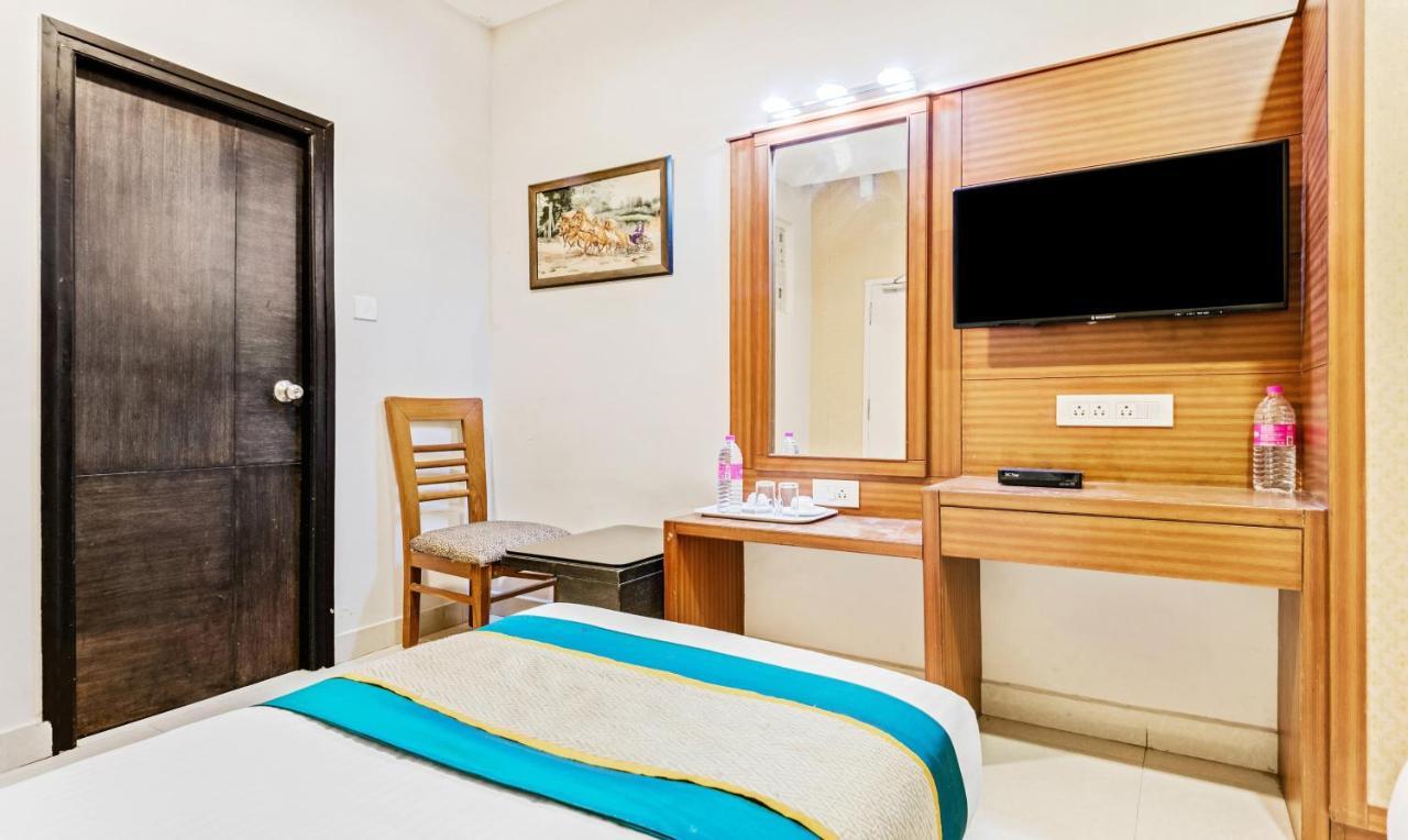Pine Tree Boutique Hotel Chennai Exteriör bild