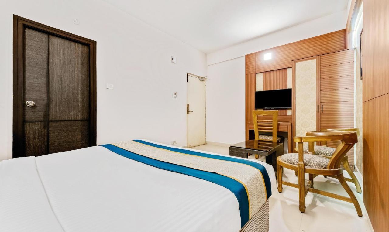 Pine Tree Boutique Hotel Chennai Exteriör bild